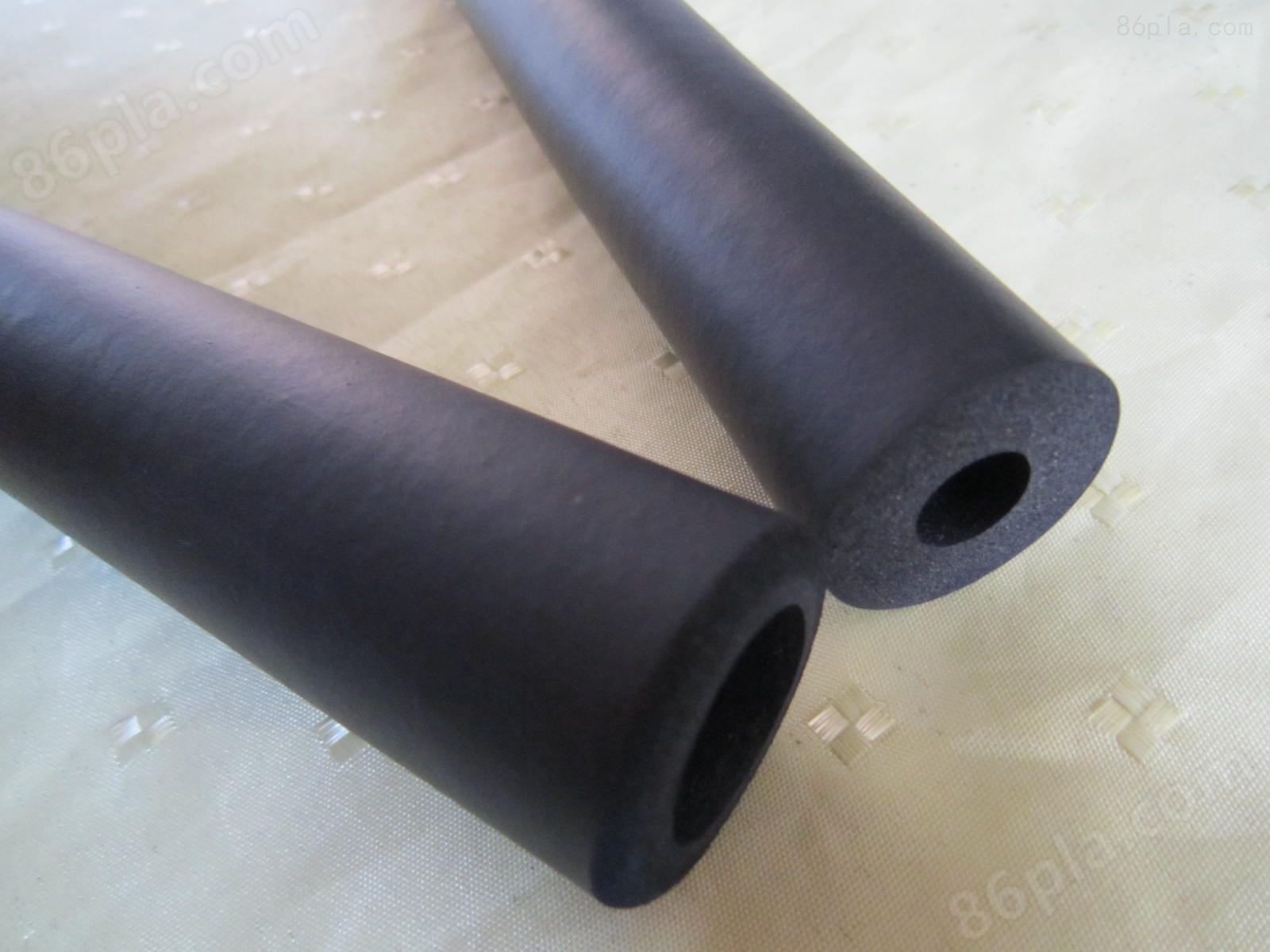 B2级橡塑保温管￥高密度橡塑保温管